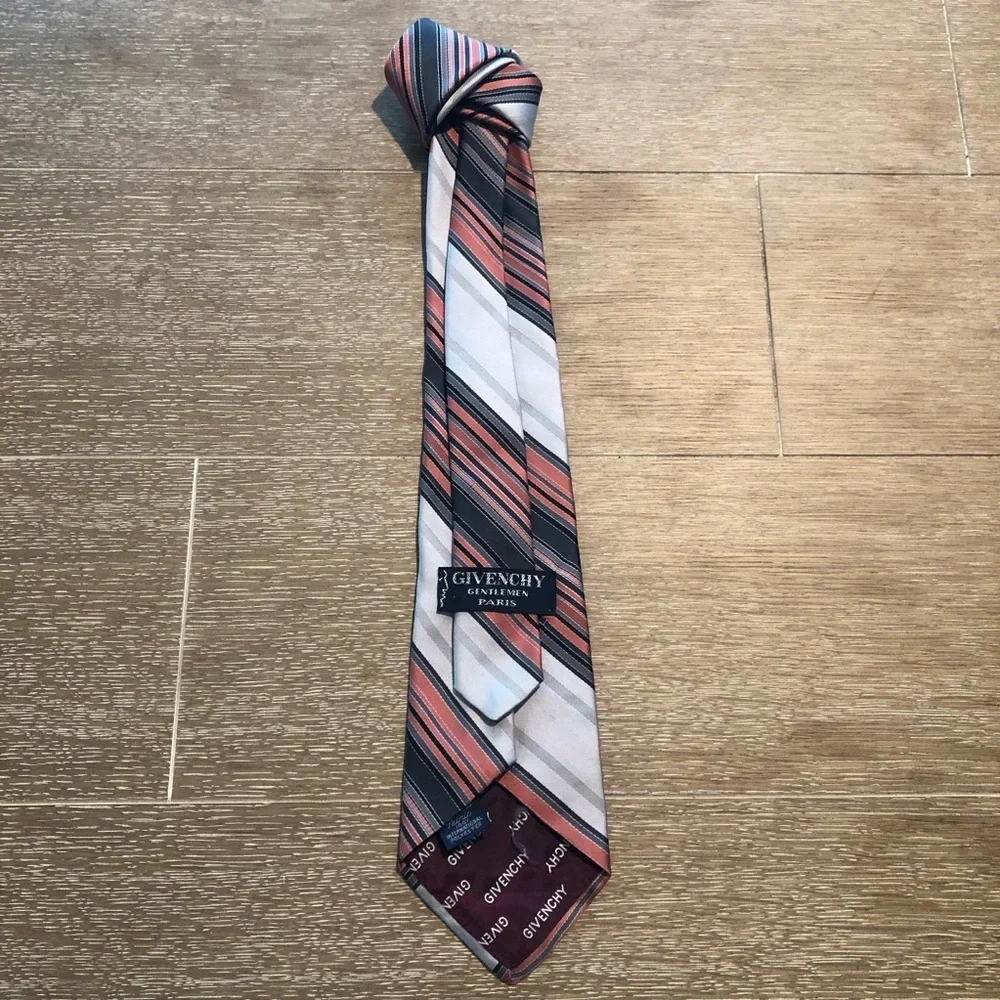 Givenchey Mens Tie - Picture 3 of 3